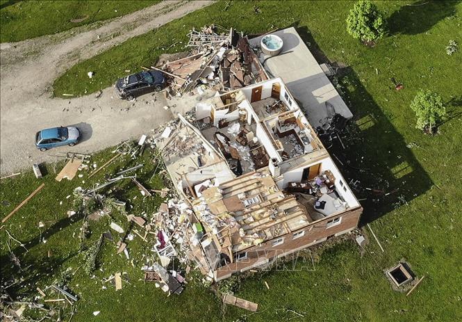 Trong ảnh: Cảnh tàn phá do lốc xoáy tại Brookville, Ohio, ngày 28/5/2019. Ảnh: AP/TTXVN