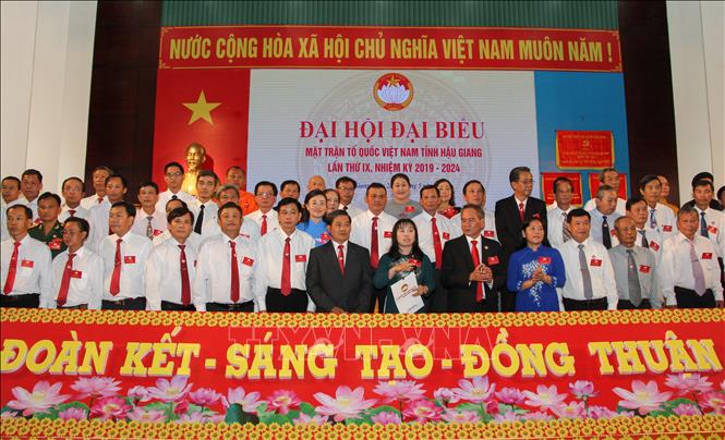 Trong ảnh: Các Ủy viên MTTQ Việt Nam tỉnh Hậu Giang nhiệm kỳ 2019 - 2024. Ảnh: Hồng Thái - TTXVN