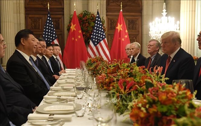 20. Ngày 1/12/2018, Tổng thống Mỹ Donald Trump đã có cuộc gặp song phương với Chủ tịch Trung Quốc Trung Quốc Tập Cận Bình bên lề Hội nghị thượng đỉnh Nhóm các nền kinh tế phát triển và mới nổi (G20) tại Argentina, nhằm giải quyết những bất đồng có nguy cơ gây tổn hại đến hai nền kinh tế lớn nhất thế giới trong một cuộc chiến tranh thương mại. Căng thẳng thương mại hạ nhiệt khi Tổng thống Trump và Chủ tịch Tập Cận Bình đồng ý về một 