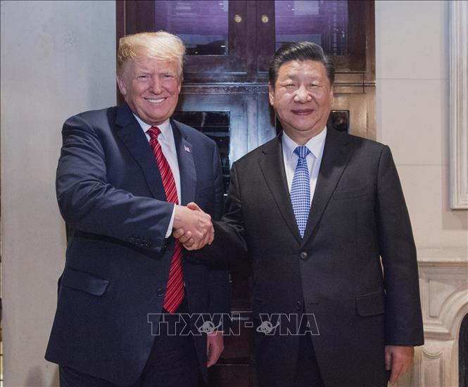 21. Ngày 1/12/2018, Tổng thống Mỹ Donald Trump đã có cuộc gặp song phương với Chủ tịch Trung Quốc Trung Quốc Tập Cận Bình bên lề Hội nghị thượng đỉnh Nhóm các nền kinh tế phát triển và mới nổi (G20) tại Argentina, nhằm giải quyết những bất đồng có nguy cơ gây tổn hại đến hai nền kinh tế lớn nhất thế giới trong một cuộc chiến tranh thương mại. Căng thẳng thương mại hạ nhiệt khi Tổng thống Trump và Chủ tịch Tập Cận Bình đồng ý về một 