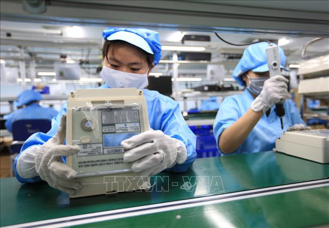Trong ảnh: Bộ phận lắp ráp công tơ điện tử. Ảnh: Ngọc Hà - TTXVN