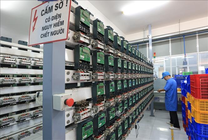 Trong ảnh: Khu vực kiểm soát chất lượng công tơ điện tử hoạt động như trong môi trường tự nhiên. Ảnh: Ngọc Hà - TTXVN