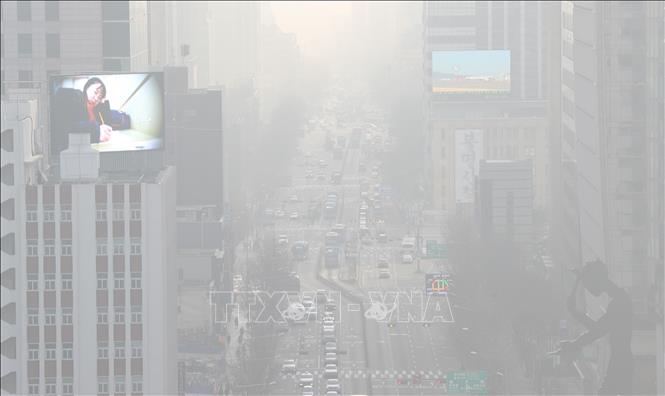 Trong ảnh: Bụi mịn bao phủ thủ đô Seoul, Hàn Quốc, ngày 3/3/2019. Ảnh: YONHAP/TTXVN phát