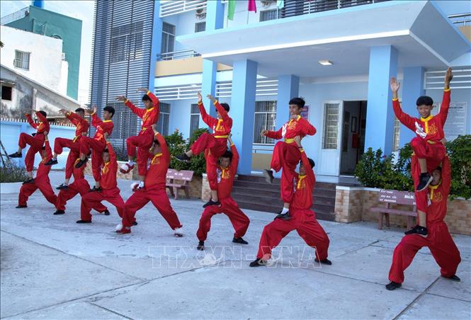 Trong ảnh: Các thành viên Câu lạc bộ lân sư rồng Hiền Long Đường tập luyện. Ảnh: Hồng Đạt - TTXVN
