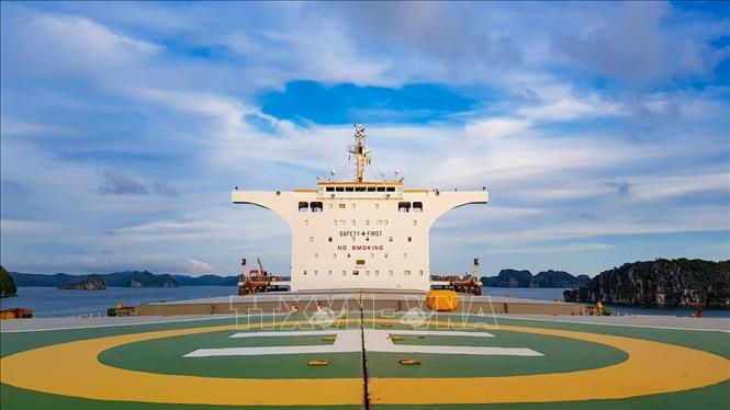 Photo: The ANNOU MAX bulk carrier is equipped with a helipad. VNA Photo: Trung Nguyên