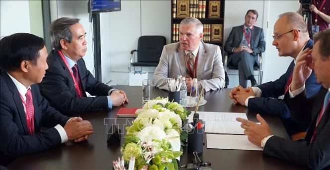 Trong ảnh: Trưởng Ban Kinh tế Trung ương Nguyễn Văn Bình gặp ông Anton Kobyakov, Cố vấn Tổng thống LB Nga Vladimir Putin. Ảnh: Hồng Quân - PV TTXVN tại Nga