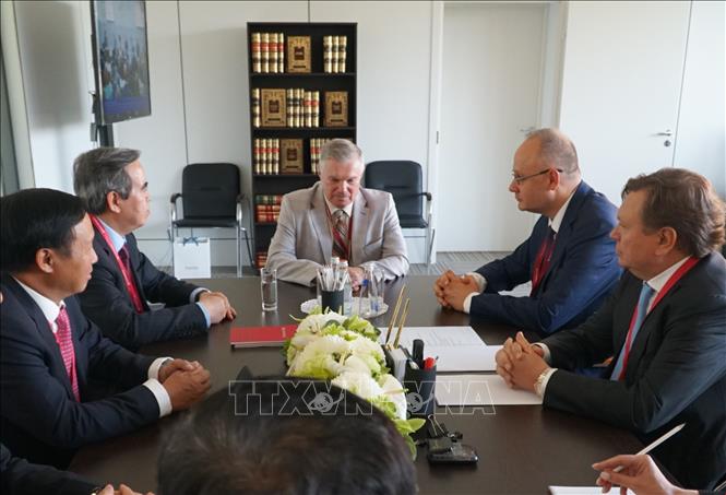 Trong ảnh: Trưởng Ban Kinh tế Trung ương Nguyễn Văn Bình gặp ông Anton Kobyakov, Cố vấn Tổng thống LB Nga Vladimir Putin. Ảnh: Hồng Quân - PV TTXVN tại Nga