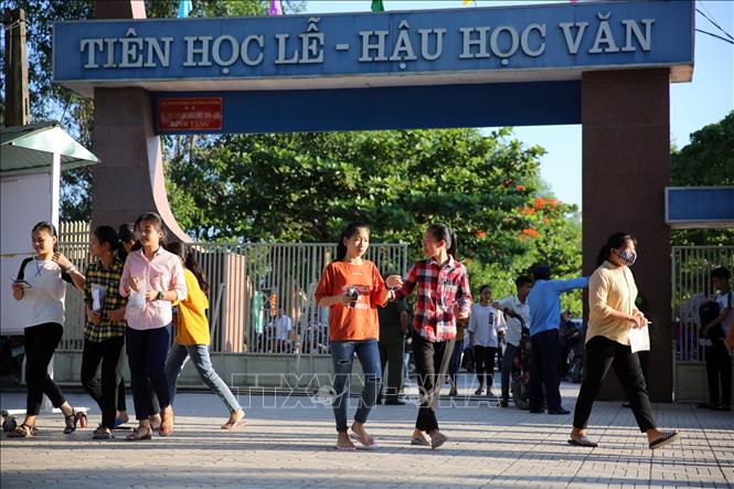 Trong ảnh: Thí sinh tại điểm thi trường THPT Lê Hồng Phong, huyện Hưng Nguyên, tỉnh Nghệ An. Ảnh: Bích Huệ - TTXVN