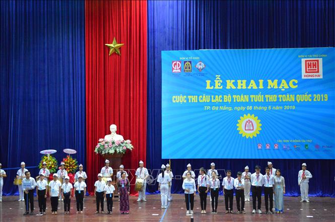 Trong ảnh: Các đội thi được giới thiệu trong buổi lễ khai mạc. Ảnh: Văn Dũng - TTXVN