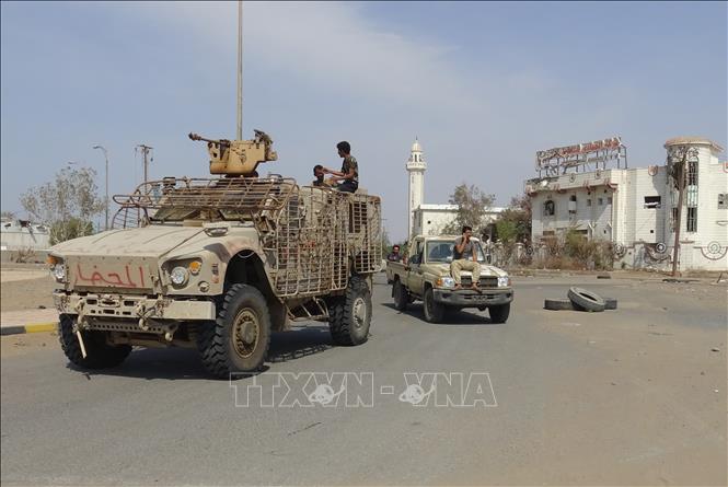 Trong ảnh (tư liệu): Các lực lượng ủng hộ Chính phủ Yemen tuần tra tại Hodeida ngày 29/12/2018. Ảnh: AFP/ TTXVN