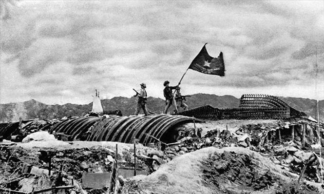 Trong ảnh: Chiều 7/5/1954, lá cờ 