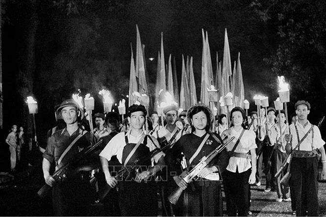 Trong ảnh: Tháng 5/1964, phong trào thanh niên 