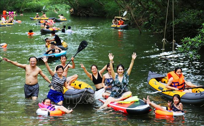 Photo: Visitors kayak and swim on Ozo stream. VNA Photo: Mạnh Thành