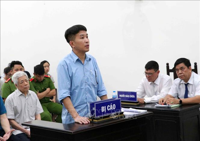 Trong ảnh: Bị cáo Phạm Thanh Sơn (SN 1972, nguyên Phó Tổng Giám đốc Vinashin) bị tuyên phạt 6 năm tù giam. Ảnh: Văn Điệp - TTXVN