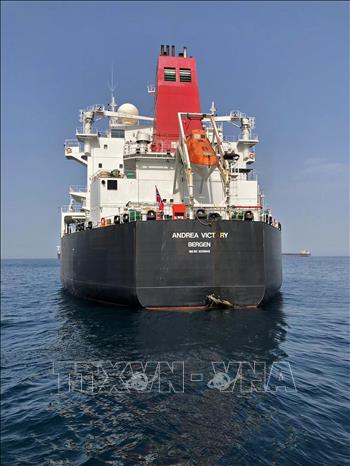 Trong ảnh (tư liệu): Tàu chở dầu Andrea Victory của Na Uy bị phá hủy sau một vụ tấn công ở ngoài khơi bờ biển Fujairah của Các Tiểu vương quốc Arab thống nhất ngày 13/5/2019. Ảnh: AFP/TTXVN
