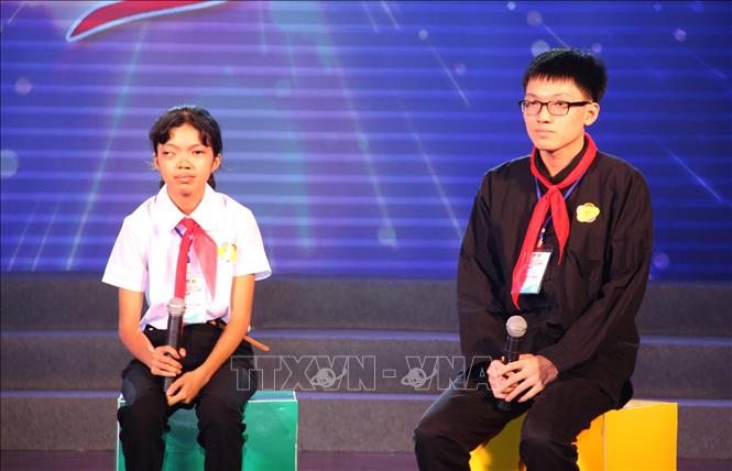 Trong ảnh: Em Lâm Tiến Thăng, Phùng Thị Vân tham gia giao lưu tại Liên hoan thiếu nhi vượt khó học giỏi toàn quốc lần thứ 3 năm 2019. Ảnh: Xuân Dự - TTXVN 