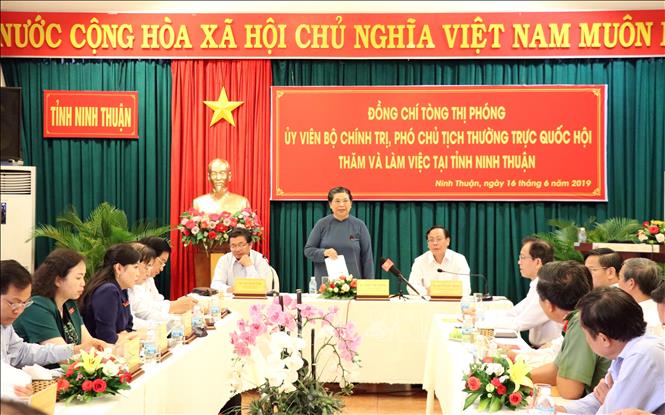 Phó Chủ tịch Thường trực Quốc hội Tòng Thị Phóng phát biểu tại buổi làm việc với lãnh đạo chủ chốt tỉnh Ninh Thuận. Ảnh: Công Thử - TTXVN