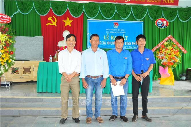 Trong ảnh: Lễ ra mắt hợp tác xã. Ảnh: K GỬIH -TTXVN