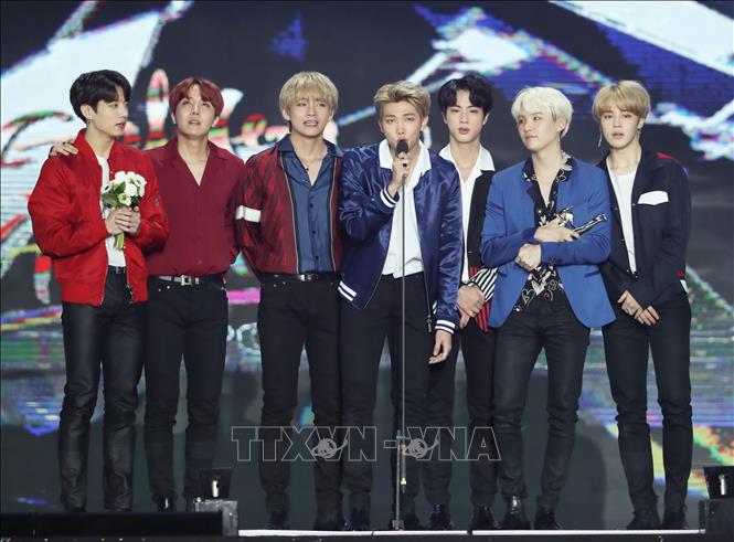Trong ảnh: Ban nhạc BTS tại lễ trao giải thưởng Đĩa vàng Golden Disk Awards ở Goyang, Hàn Quốc, ngày 11/1/2018. Ảnh: Yonhap/TTXVN