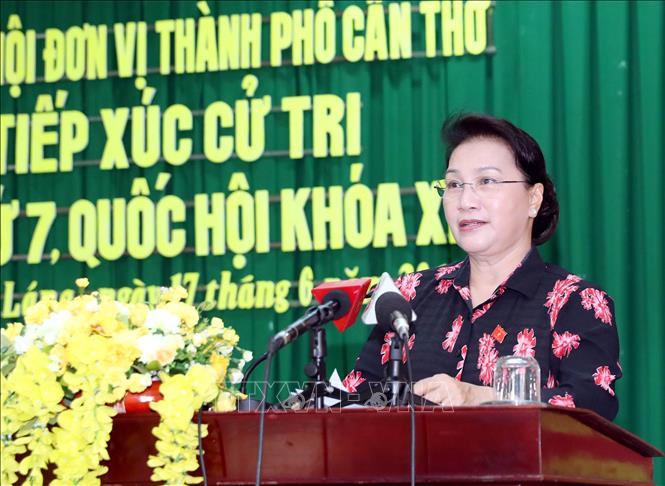 Chủ tịch Quốc hội Nguyễn Thị Kim Ngân phát biểu tại buổi tiếp xúc. Ảnh: Trọng Đức - TTXVN