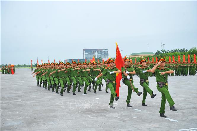 Phần thi đi điều lệnh của Công an tỉnh Thái Bình. Ảnh: Minh Đức - TTXVN