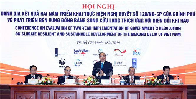 Trong ảnh: Thủ tướng Nguyễn Xuân Phúc chủ trì hội nghị. Ảnh: Thống Nhất -TTXVN  
