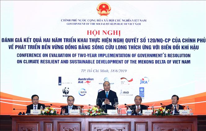Trong ảnh: Thủ tướng Nguyễn Xuân Phúc chủ trì hội nghị. Ảnh: Thống Nhất -TTXVN  