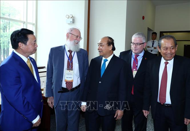  Trong ảnh: Thủ tướng Nguyễn Xuân Phúc với các đại biểu tại hội nghị. Ảnh: Thống Nhất -TTXVN  