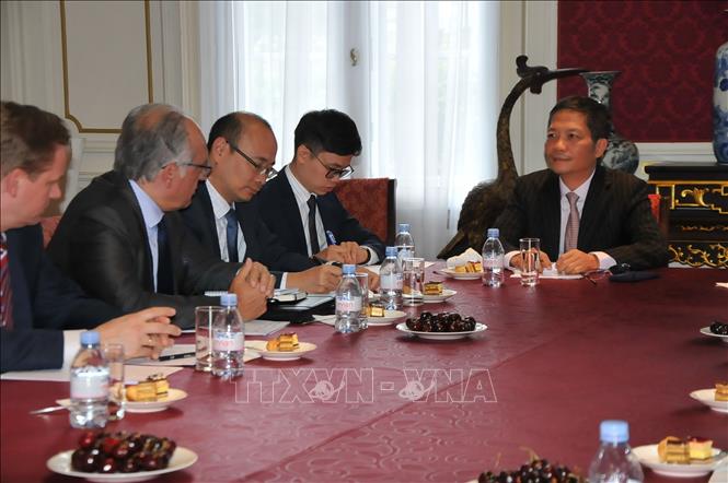 Trong ảnh: Bộ trưởng Trần Tuấn Anh tại buổi gặp gỡ với các Hiệp hội doanh nghiệp châu Âu. Ảnh: Kim Chung-Pv TTXVN tại Brussels