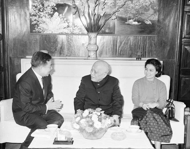 Trong ảnh: Chủ tịch nước Tôn Đức Thắng tiếp thân mật Quốc trưởng Campuchia Samdech Norodom Sihanouk và Hoàng hậu Monineath Sihanouk thăm chính thức Việt Nam, ngày 12/2/1972. Ảnh: Thế Trung - TTXVN