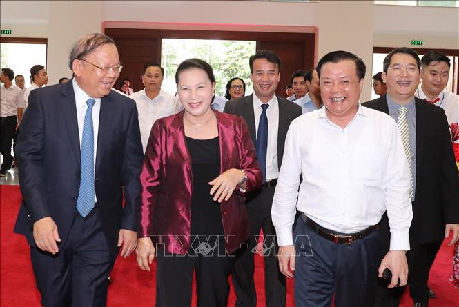 Chủ tịch Quốc hội Nguyễn Thị Kim Ngân với các đại biểu tại buổi làm việc. Ảnh: Trọng Đức - TTXVN