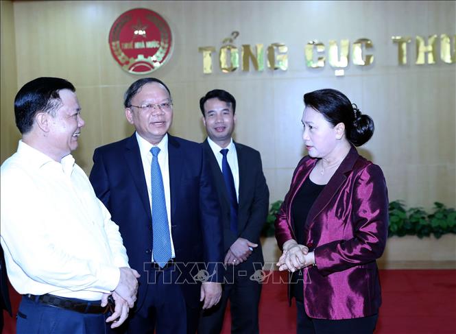Chủ tịch Quốc hội Nguyễn Thị Kim Ngân với các đại biểu tại buổi làm việc. Ảnh: Trọng Đức - TTXVN