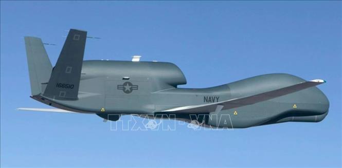 Trong ảnh: Máy bay do thám không người lái RQ-4A Global Hawk của hải quân Mỹ. Ảnh: EPA/TTXVN