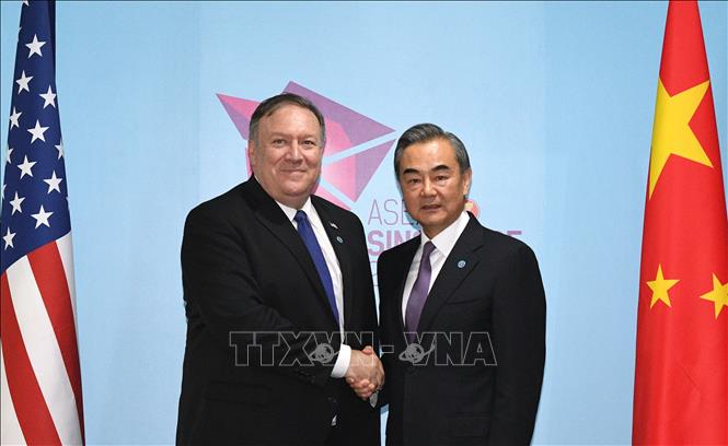 Trong ảnh (tư liệu): Ngoại trưởng Mỹ Mike Pompeo (trái) trong cuộc gặp người đồng nhiệm Trung Quốc Vương Nghị tại Singapore ngày 3/8/2018. Ảnh: THX/TTXVN
