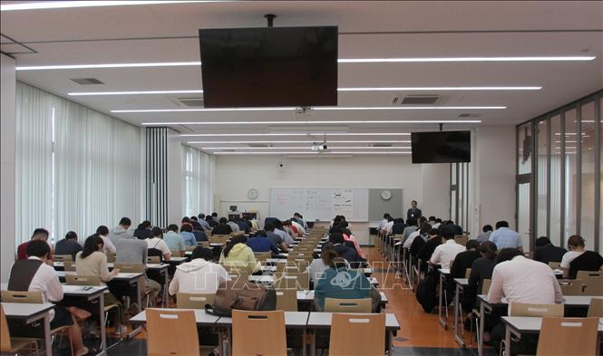 Trong ảnh: Các thí sinh làm bài thi năng lực tiếng Việt. Ảnh: Đào Tùng - Pv TTXVN tại Nhật Bản