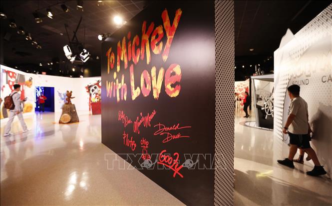 Trong ảnh: Khách tham quan tại bảo tàng Pop-up Disney ở Anaheim, California, Mỹ, ngày 20/6/2019. Ảnh: THX/ TTXVN