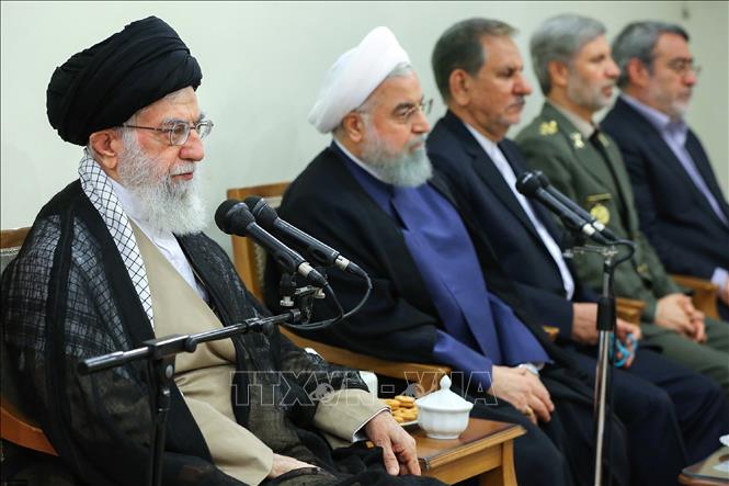 Trong ảnh (tư liệu): Đại Giáo chủ Iran Ayatollah Ali Khamenei (trái) phát biểu trong một cuộc họp của Chính phủ nước này ở Tehran, ngày 29/8/2018. Ảnh: AFP/TTXVN