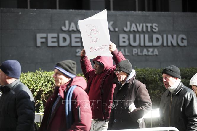 Trong ảnh (tư liệu): Người dân biểu tình phản đối tình trạng Chính phủ đóng cửa một phần tại New York, Mỹ, ngày 15/1/2019. Ảnh: THX/ TTXVN