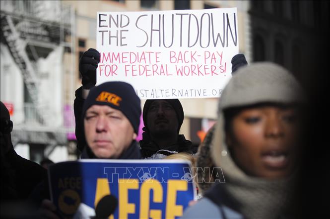 Trong ảnh (tư liệu): Người dân biểu tình phản đối tình trạng Chính phủ đóng cửa một phần tại New York, Mỹ, ngày 15/1/2019. Ảnh: THX/ TTXVN