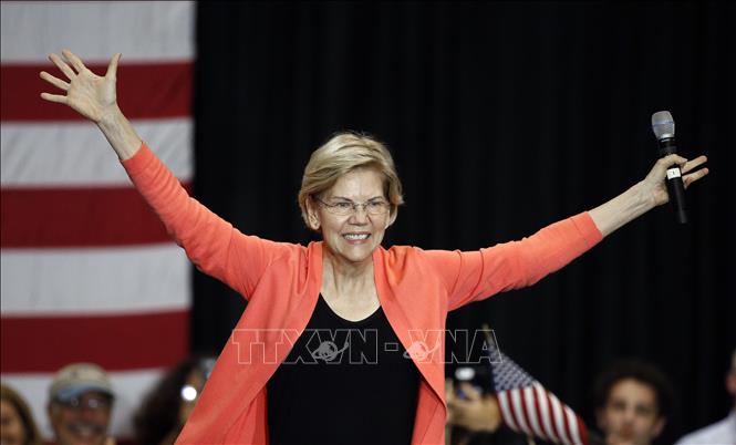 Trong ảnh: Ứng viên tranh cử Tổng thống Mỹ, Thượng nghị sĩ Elizabeth Warren phát biểu tại Miami, bang Florida ngày 25/6/2019. Ảnh: AFP/TTXVN