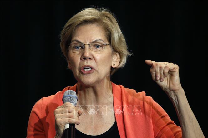 Trong ảnh: Ứng viên tranh cử Tổng thống Mỹ, Thượng nghị sĩ Elizabeth Warren phát biểu tại Miami, bang Florida ngày 25/6/2019. Ảnh: AFP/TTXVN