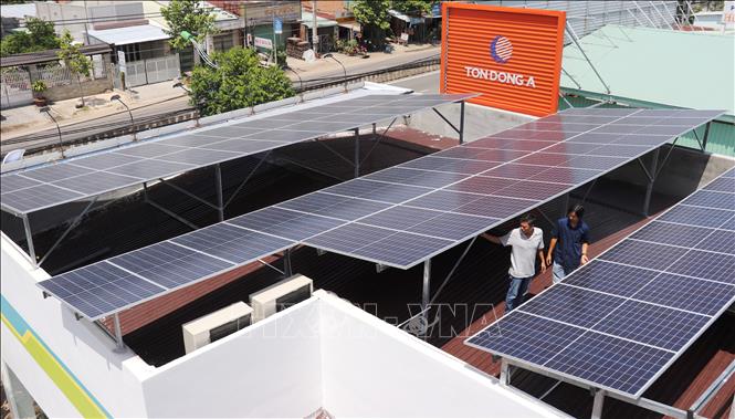 Trong ảnh: Hệ thống điện mặt trời mới vừa được lắp đặt tại gia đình anh Nguyễn Duy, ấp Ninh Thuận, xã Bàu Năng, huyện Dương Minh Châu. Ảnh: Lê Đức Hoảnh - TTXVN