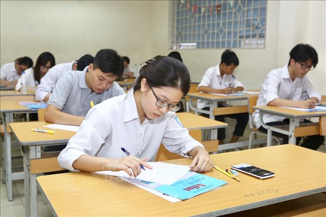 Trong ảnh: Thí sinh thi môn đầu tiên của tổ hợp Khoa học xã hội, môn Lịch sử. Ảnh: Minh Quyết - TTXVN