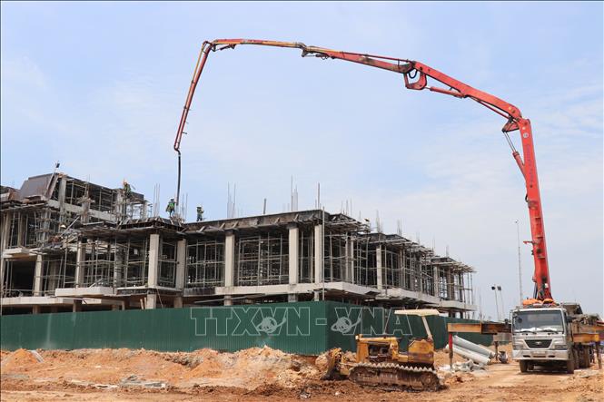 Trong ảnh: Thi công khu biệt thự liền kề tại Khu đô thị Crown Villas (Thái Nguyên). Ảnh: Hoàng Nguyên - TTXVN
