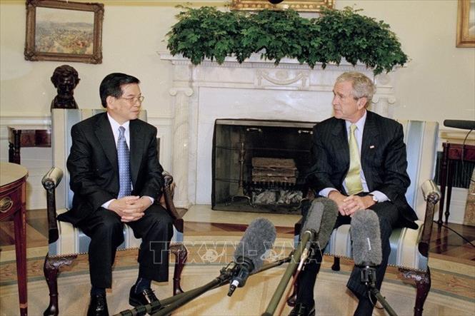 Trong ảnh: Chủ tịch nước Nguyễn Minh Triết hội đàm với Tổng thống George W.Bush tại Nhà Trắng, ngày 22/6/2007, trong chuyến thăm chính thức Hoa Kỳ từ 18 – 23/6/2007. Chuyến thăm đầu tiên của người đứng đầu Nhà nước Việt Nam đến Hoa Kỳ kể từ sau khi kết thúc chiến tranh diễn ra trong bối cảnh mối quan hệ giữa hai nước đã được bình thường hóa hoàn toàn và có những bước phát triển tích cực, đem lại nhiều kết quả thiết thực đáp ứng lợi ích và nguyện vọng của nhân dân hai nước. Ảnh: Nguyễn Khang - TTXVN