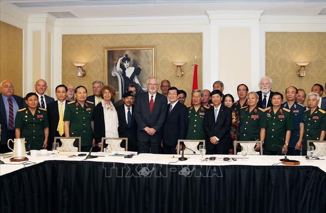 Trong ảnh: Chủ tịch nước Trương Tấn Sang gặp gỡ cựu chiến binh Hoa Kỳ và Việt Nam, ngày 26/7/2013, tại New York, trong khuôn khổ chuyến thăm chính thức Hoa Kỳ từ ngày 24 – 26/07/2013. Trong chuyến thăm này, Chủ tịch nước Trương Tấn Sang và Tổng thống Barack Obama tuyên bố hai nước thiết lập quan hệ Đối tác Toàn diện. Ảnh: Nguyễn Khang - TTXVN