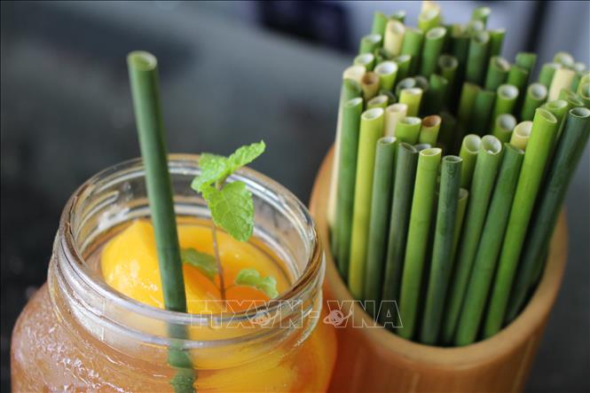 Photo: Grass straws are sold fresh and dry. Fresh grass straws can be stored in cool condition for 7 days, while dry ones can last up to 6 months. VNA Photo: Đức Hạnh 