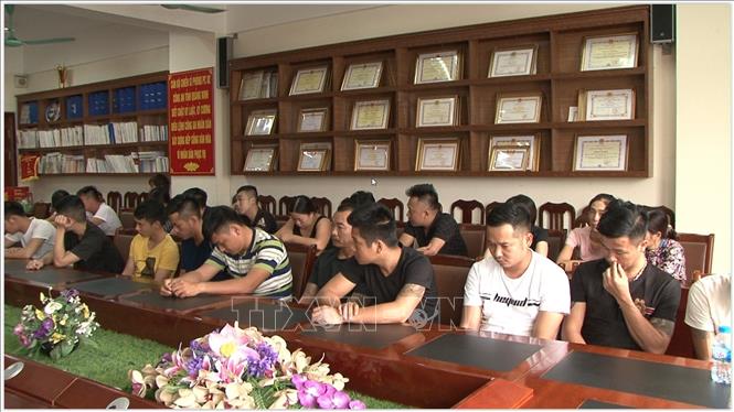 Các đối tượng tại cơ quan công an. Ảnh: TTXVN phát