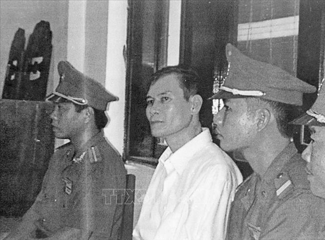 Trong ảnh: Bị cáo Nguyễn Văn Lý với 2 tội danh: 