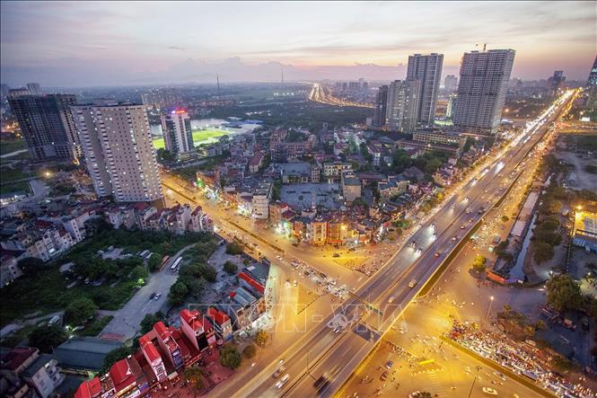 Năm 2008, Hà Nội được mở rộng địa giới hành chính với quy mô diện tích tăng gấp 3.6 lần, hạ tầng đô thị phát triển theo hướng hiện đại, đồng bộ. Trong ảnh: Quận Từ Liêm (trước đây), nay gồm hai quận Bắc Từ Liêm và Nam Từ Liêm, ngày một đẹp hơn trong quy hoạch kiến trúc Thủ đô. Ảnh: Trọng Đạt - TTXVN